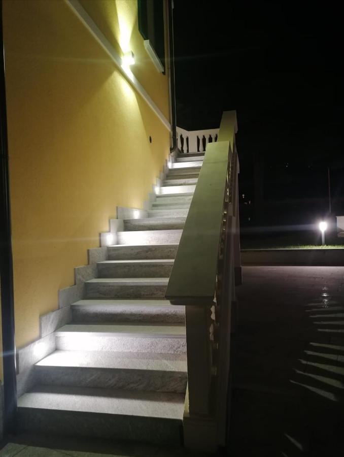 B&B Villa Preziosa Lago Maggiore Lesa Buitenkant foto
