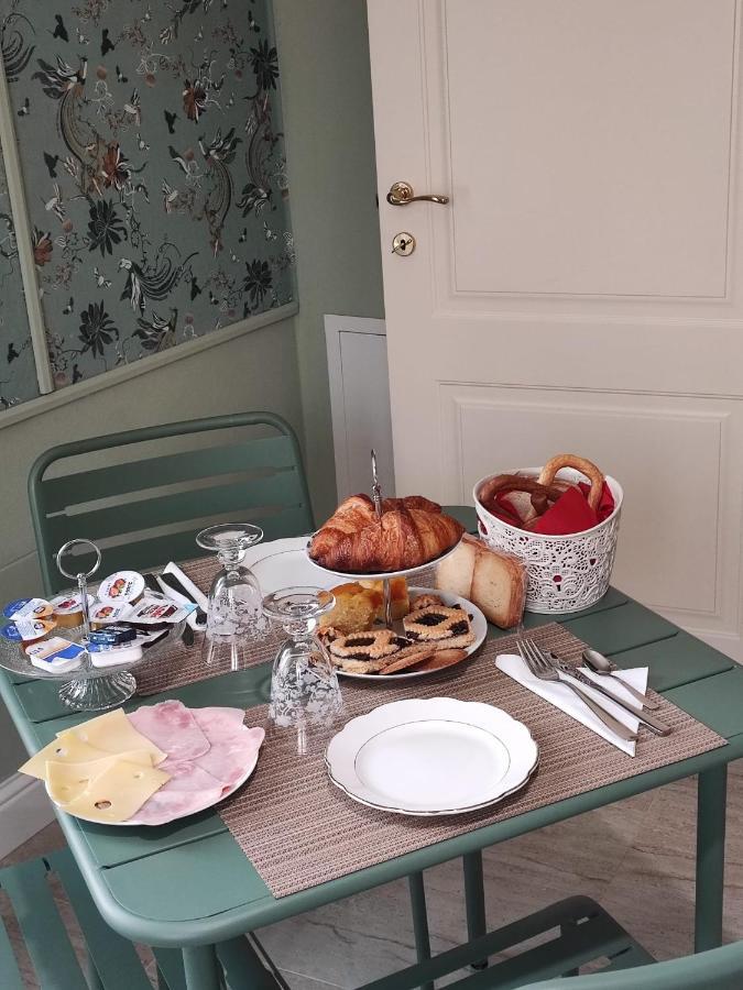 B&B Villa Preziosa Lago Maggiore Lesa Buitenkant foto