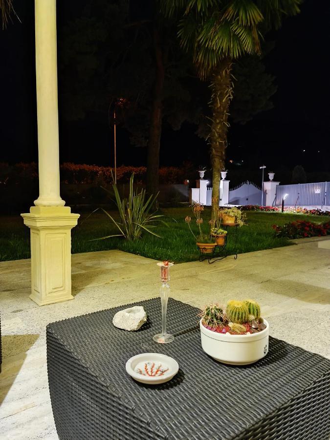 B&B Villa Preziosa Lago Maggiore Lesa Buitenkant foto