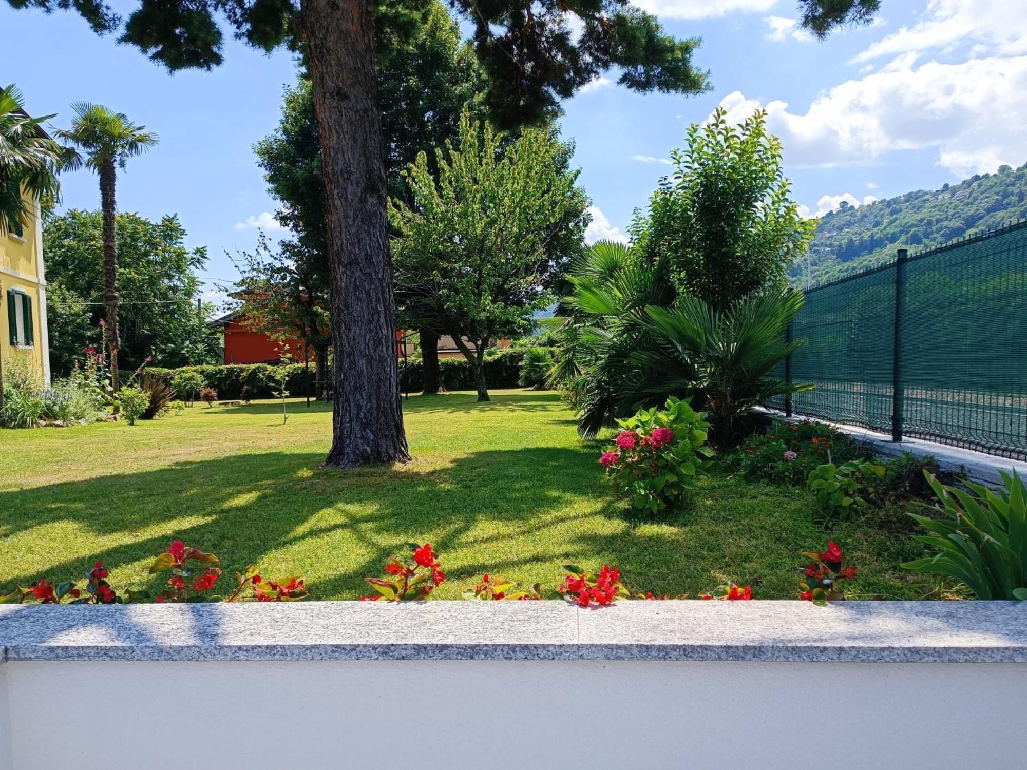 B&B Villa Preziosa Lago Maggiore Lesa Buitenkant foto