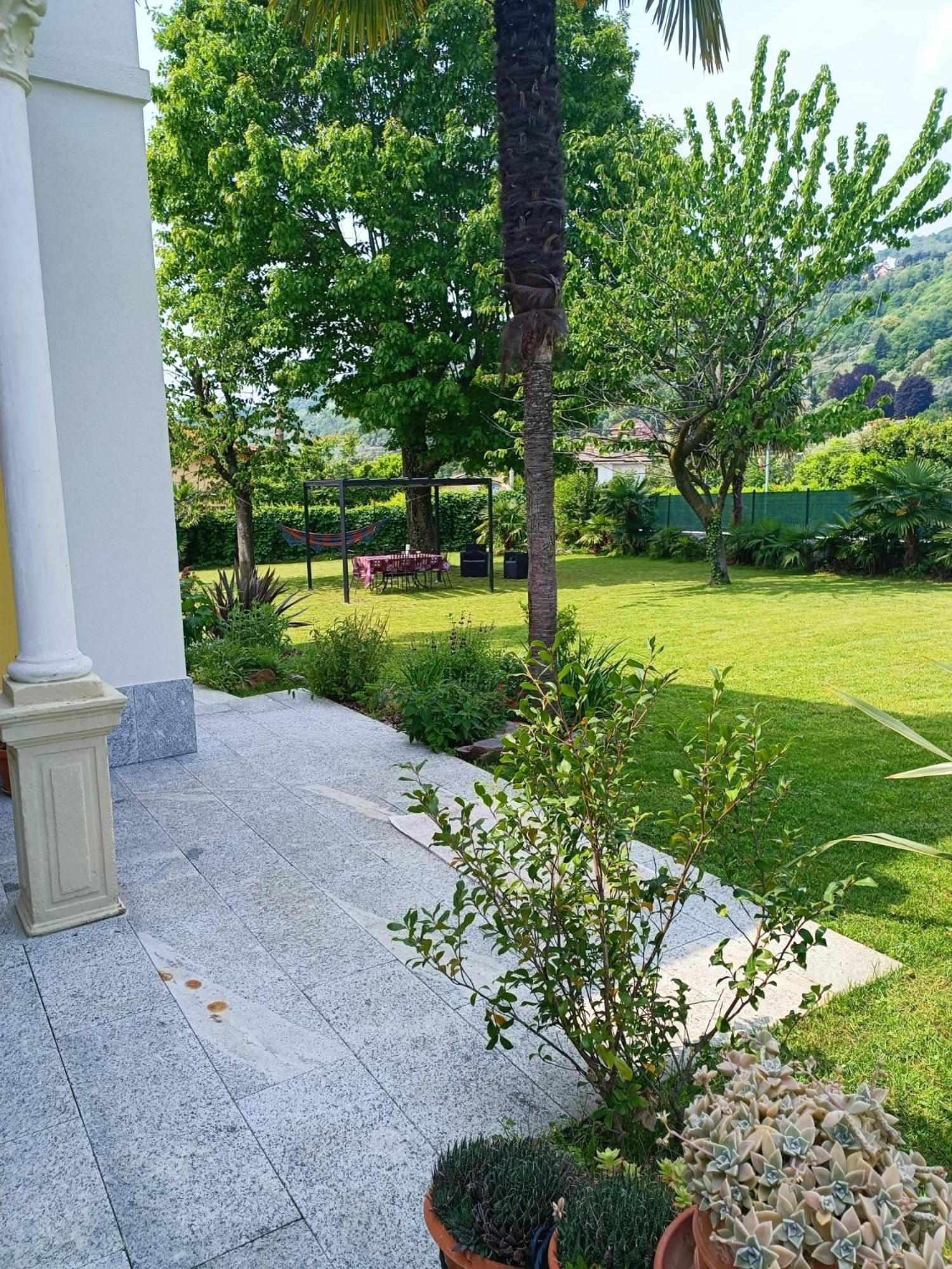 B&B Villa Preziosa Lago Maggiore Lesa Buitenkant foto