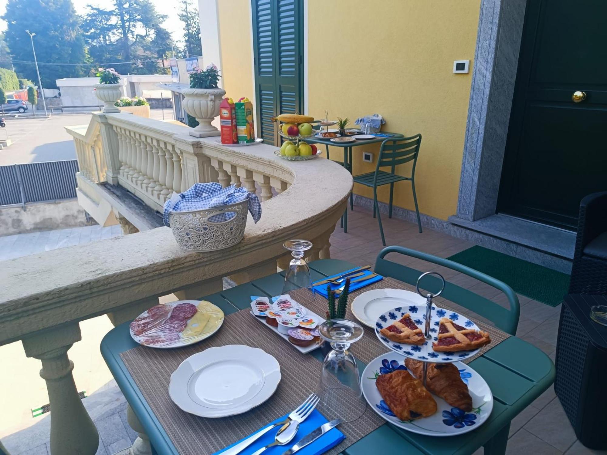 B&B Villa Preziosa Lago Maggiore Lesa Buitenkant foto