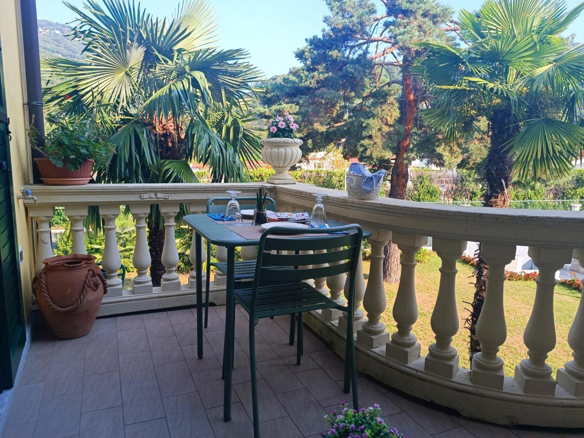 B&B Villa Preziosa Lago Maggiore Lesa Buitenkant foto